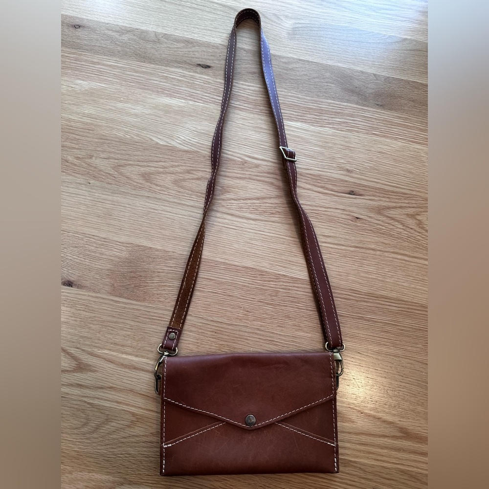 Portland Leather Envelope Convertible Crossbody in Honey - Picture 3 of 4